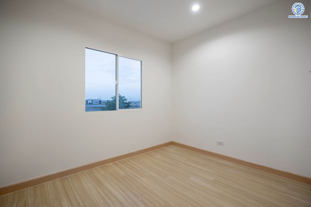 บ้านมือสองตกแต่งใหม่ โครงการ พลีโน่ รัตนาธิเบศร์-ชัยพฤกษ์ คุณภาพแบรนด์ AP ทาวน์เฮ้าส์หลังมุม เนื้อที่ 40.8 ตร.ว. ฟังก์ชัน 3 ห้องนอน 2 ห้องน้ำ 2 ที่จอดรถ ติดถนนเมน พร้อมเข้าอยู่ เชื่อมต่อหลายเส้นทาง ใกล้รถไฟฟ้าสายสีม่วง "สถานีบางพลู" และเซ็นทรัลเวสต์เกต